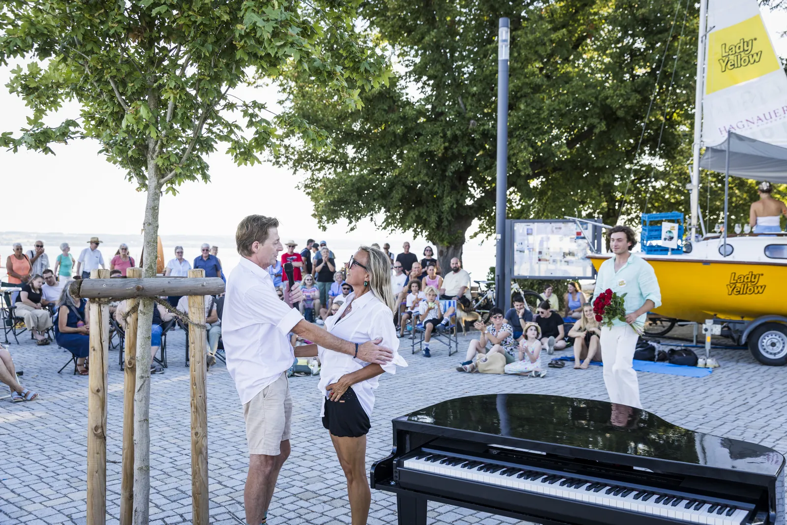 Pianist und Publikum bei einem Lady Yellow Event